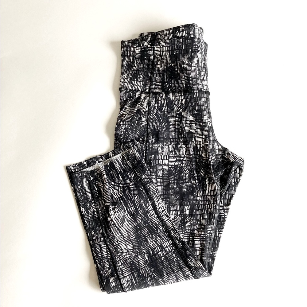 New Lululemon Grey Black and White Patterned Leggings size 6